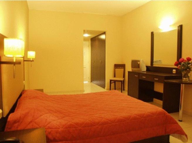 Hotel Denny'S Inn Alimos Bagian luar foto
