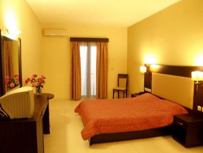 Hotel Denny'S Inn Alimos Bagian luar foto